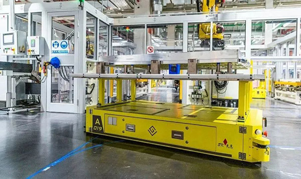 AGV conveyor system for battery pack assembly production line